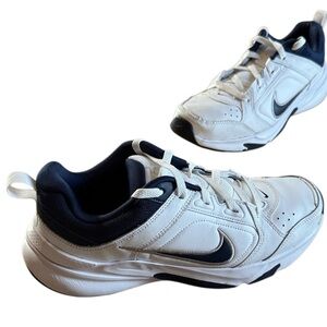 MENS NIKE DEFY ALL DAY RUNNING WALKING TRAINING SNEAKERS SHOES SZ 8.5 DJ1196-100